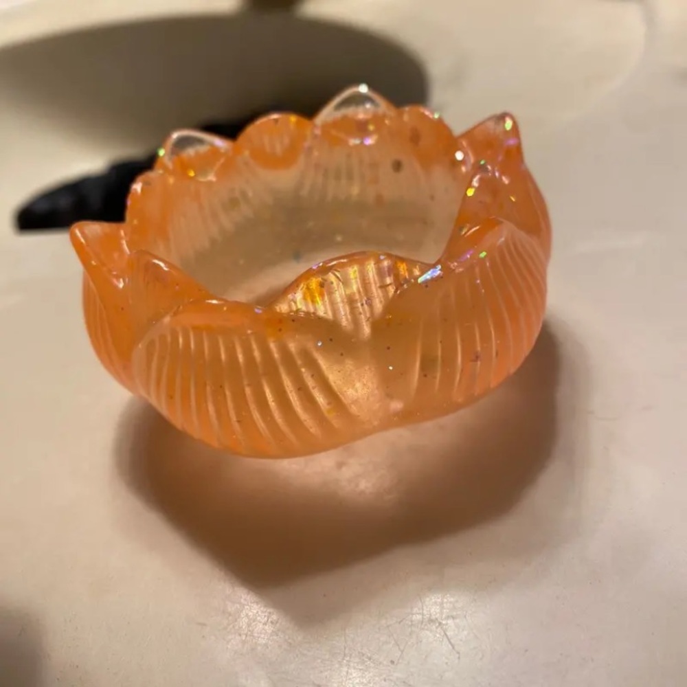 Glow in the dark jewelry/soap holder